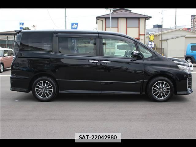 Toyota VOXY 2016-04 7816486-14