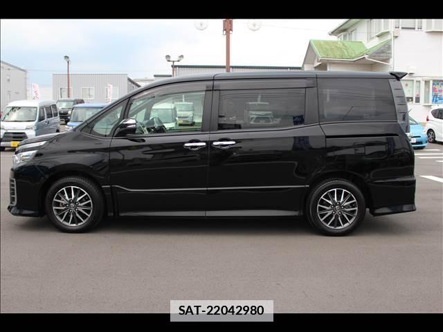 Toyota VOXY 2016-04 7816486-18