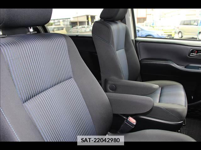 Toyota VOXY 2016-04 7816486-6