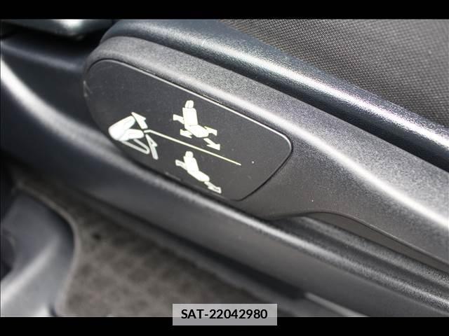 Toyota VOXY 2016-04 7816486-8