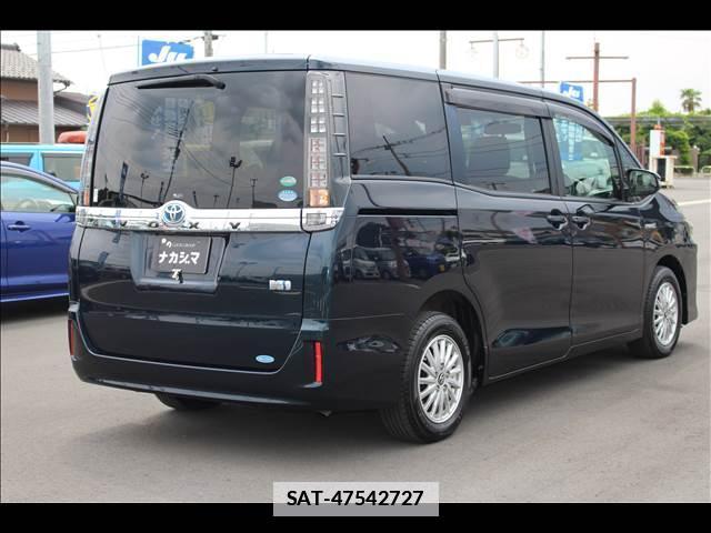 Toyota VOXY 2015-06 7816491-1