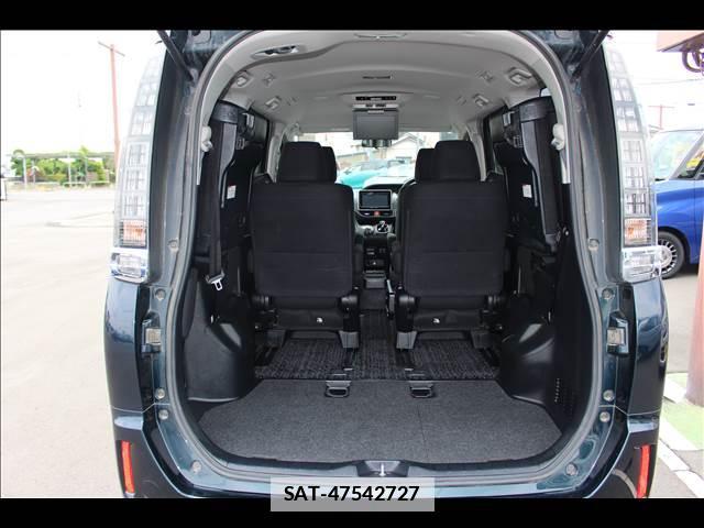 Toyota VOXY 2015-06 7816491-11