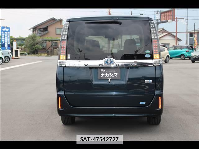 Toyota VOXY 2015-06 7816491-16