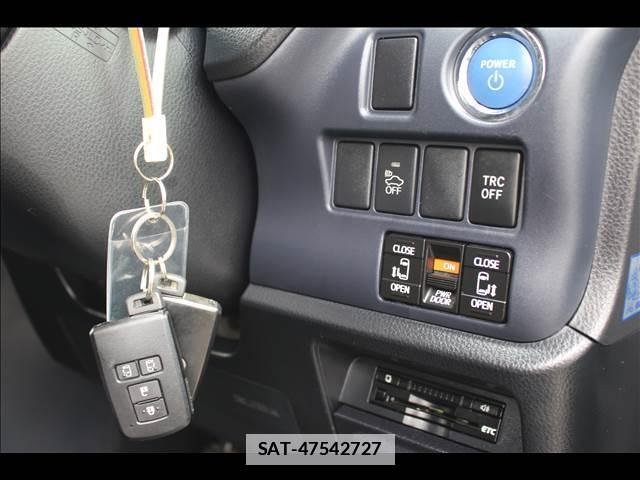 Toyota VOXY 2015-06 7816491-4