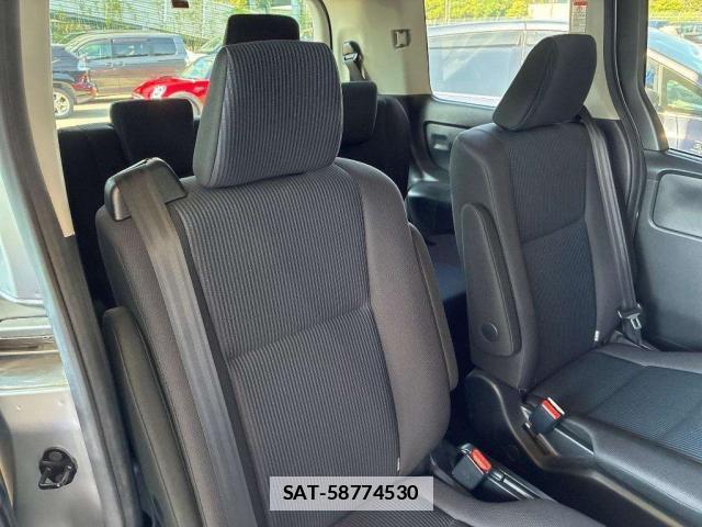 Toyota VOXY 2018-11 7816570-4