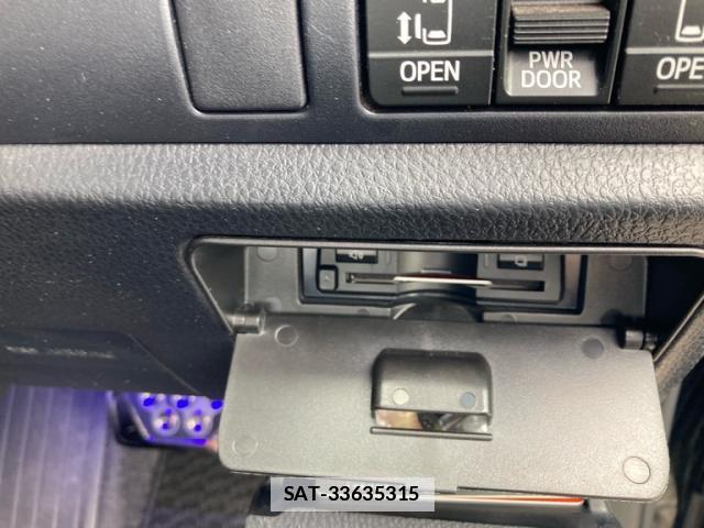 Toyota VOXY 2019-09 7816758-17
