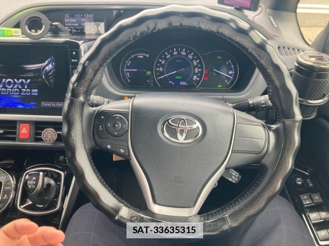 Toyota VOXY 2019-09 7816758-4