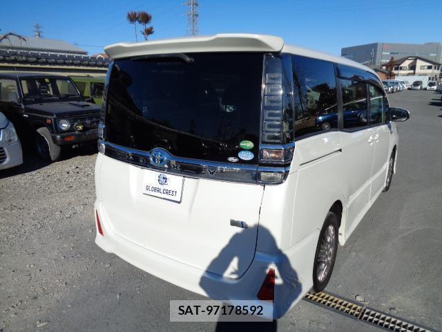 Toyota VOXY 2017-09 7817078-1