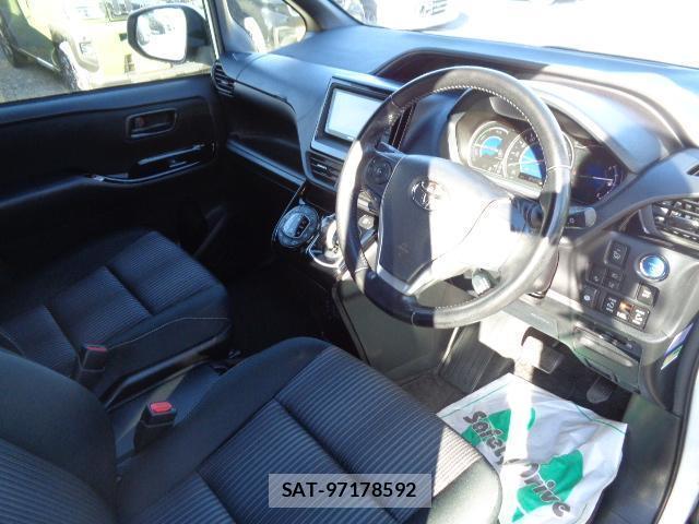 Toyota VOXY 2017-09 7817078-13