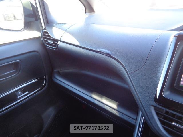 Toyota VOXY 2017-09 7817078-16