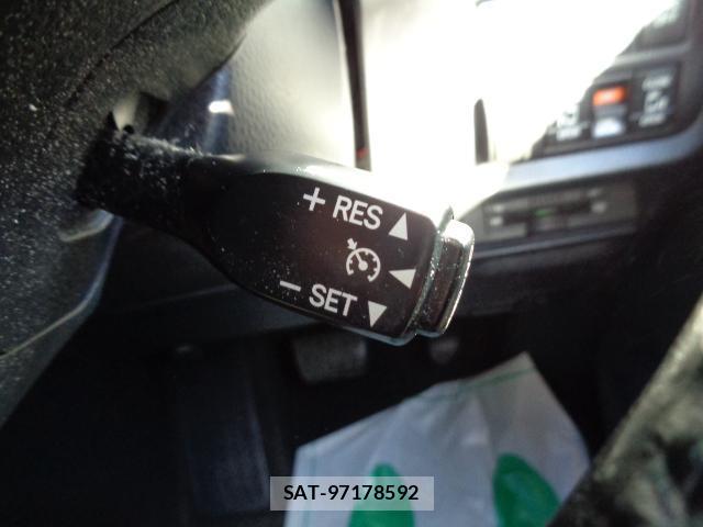 Toyota VOXY 2017-09 7817078-17