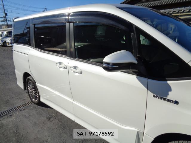 Toyota VOXY 2017-09 7817078-19