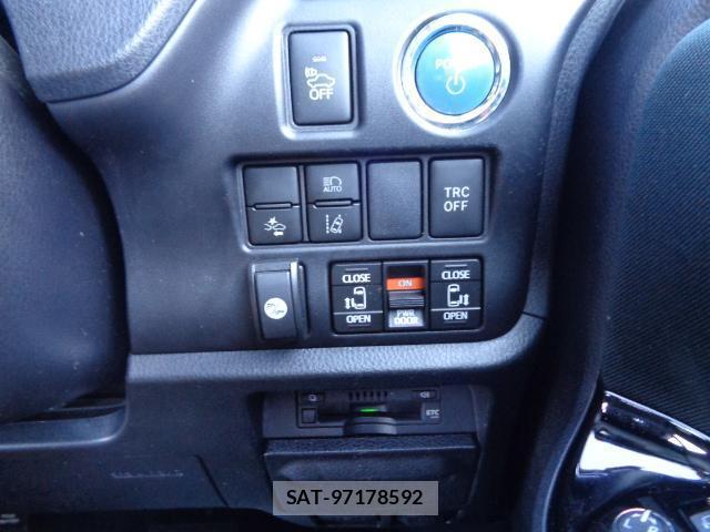 Toyota VOXY 2017-09 7817078-4