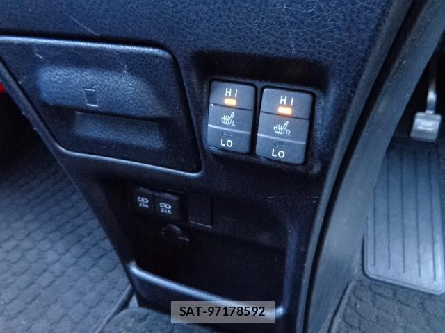 Toyota VOXY 2017-09 7817078-7