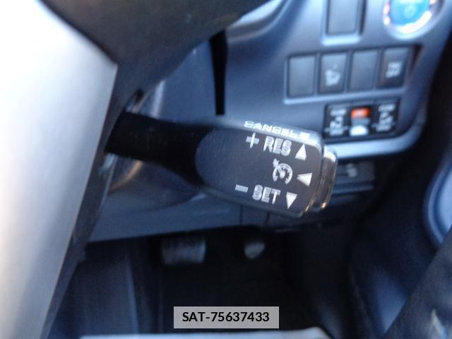 Toyota VOXY 2015-06 7817079-10