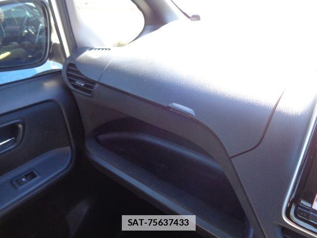 Toyota VOXY 2015-06 7817079-14