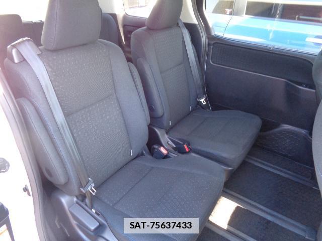 Toyota VOXY 2015-06 7817079-18