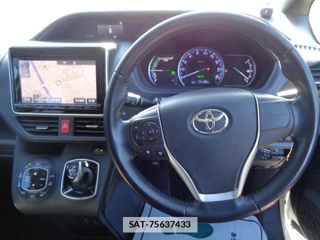 Toyota VOXY 2015-06 7817079-2