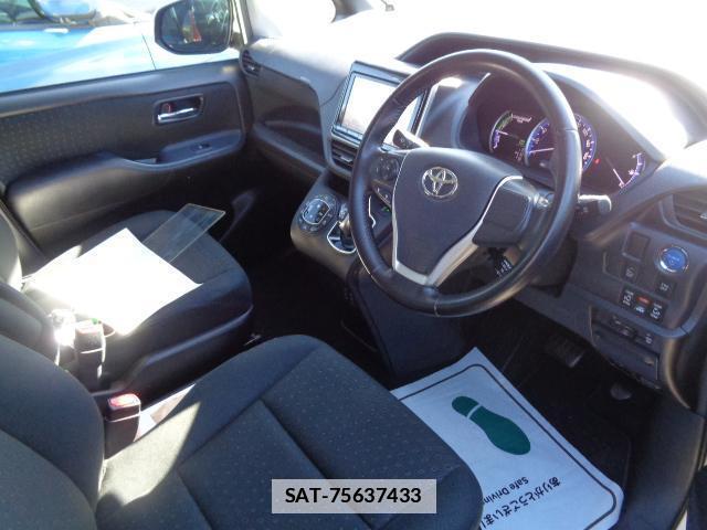 Toyota VOXY 2015-06 7817079-3