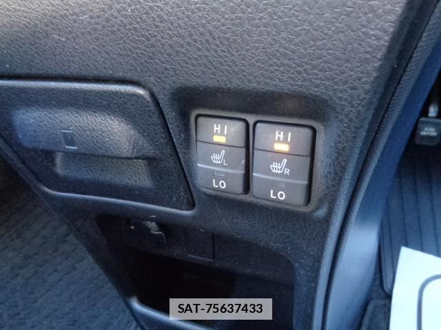 Toyota VOXY 2015-06 7817079-5