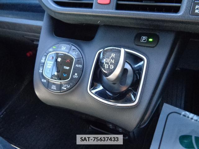 Toyota VOXY 2015-06 7817079-6