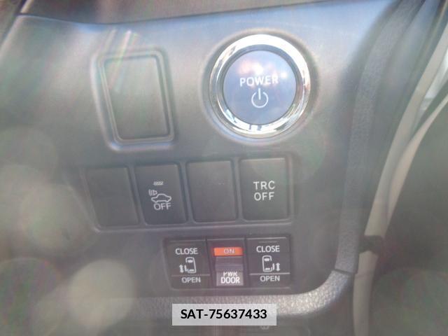 Toyota VOXY 2015-06 7817079-7