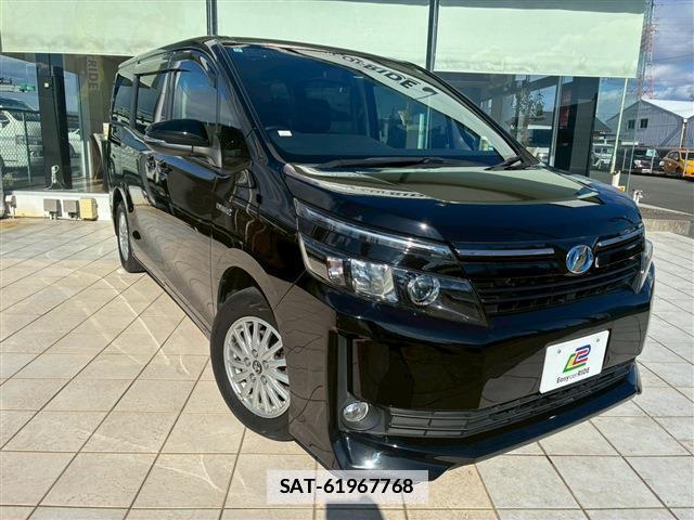 Toyota VOXY 2015-11 7817452-1