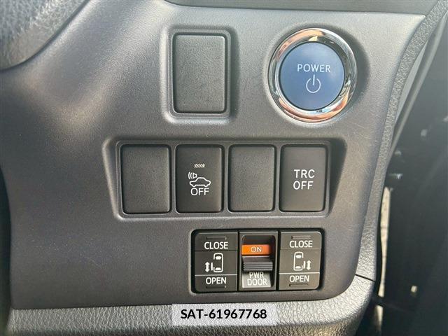 Toyota VOXY 2015-11 7817452-10