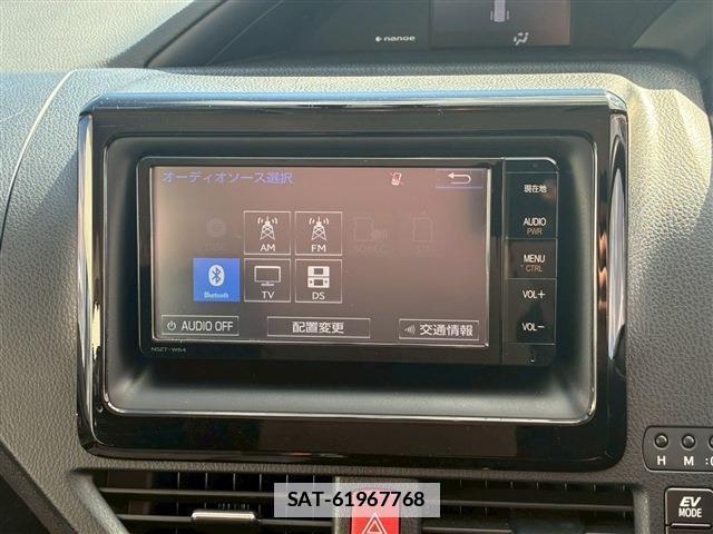 Toyota VOXY 2015-11 7817452-11
