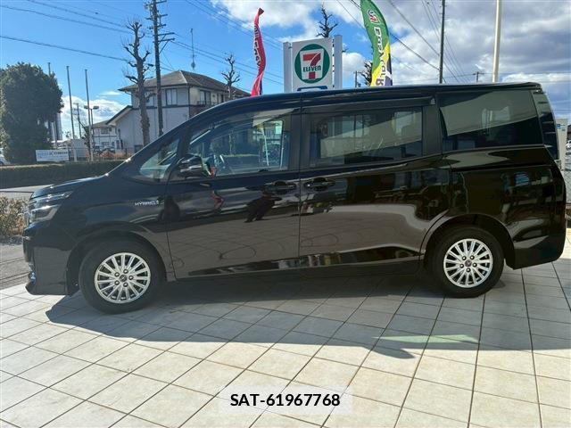 Toyota VOXY 2015-11 7817452-3