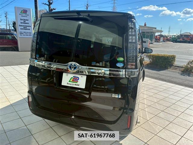 Toyota VOXY 2015-11 7817452-4