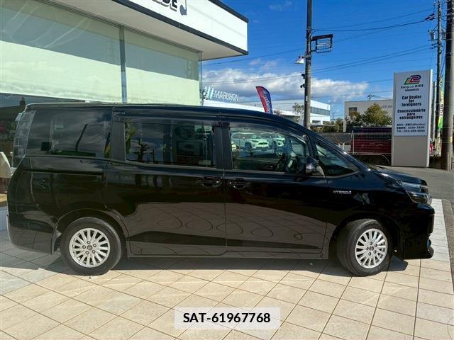 Toyota VOXY 2015-11 7817452-5