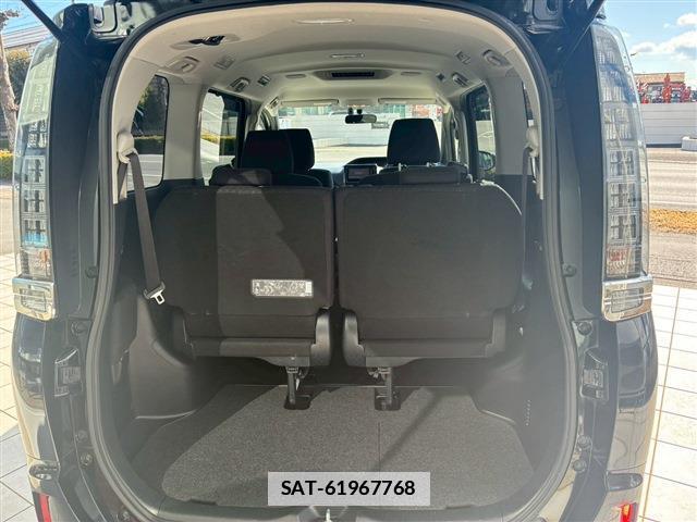 Toyota VOXY 2015-11 7817452-7