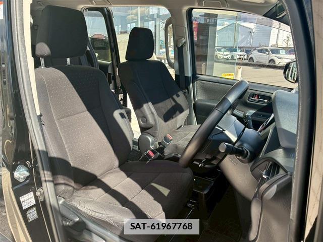 Toyota VOXY 2015-11 7817452-8