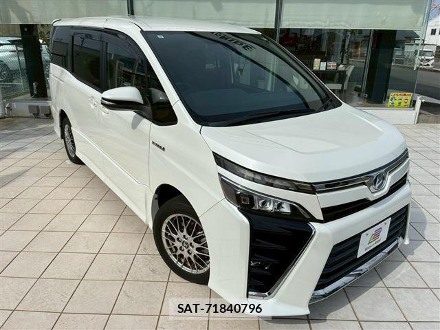 Toyota VOXY 2017-10 7817455-1