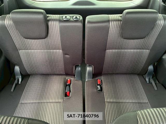 Toyota VOXY 2017-10 7817455-10