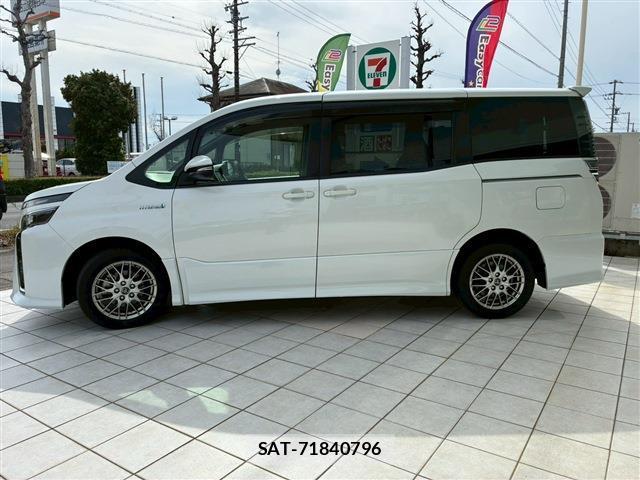 Toyota VOXY 2017-10 7817455-3