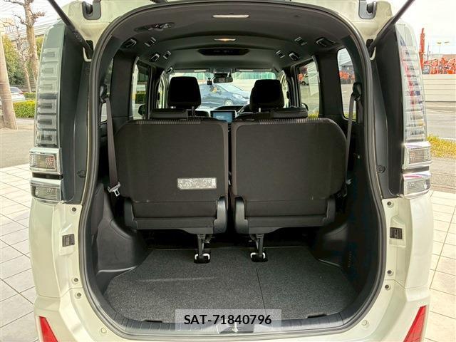 Toyota VOXY 2017-10 7817455-4