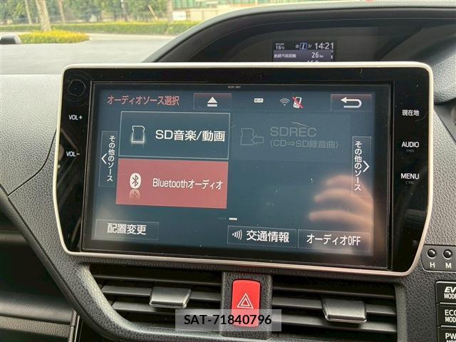 Toyota VOXY 2017-10 7817455-7