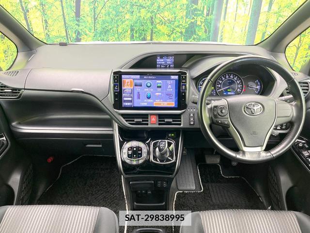 Toyota VOXY 2018-03 7818085-1