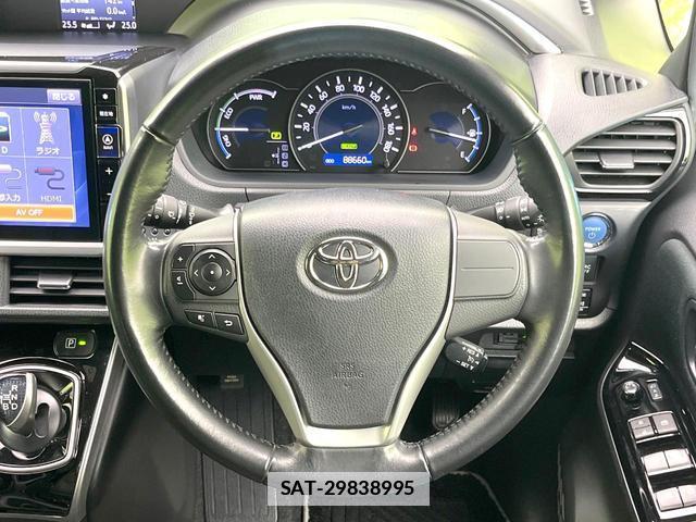 Toyota VOXY 2018-03 7818085-11
