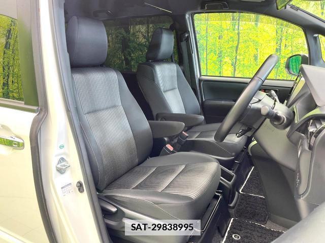 Toyota VOXY 2018-03 7818085-7