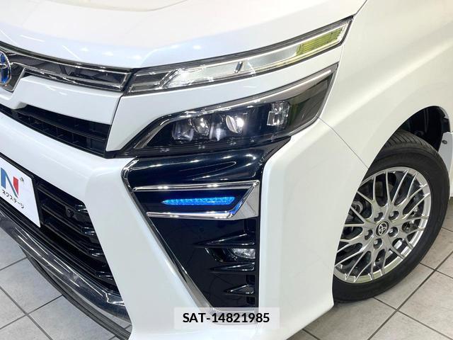 Toyota VOXY 2021-06 7818088-12