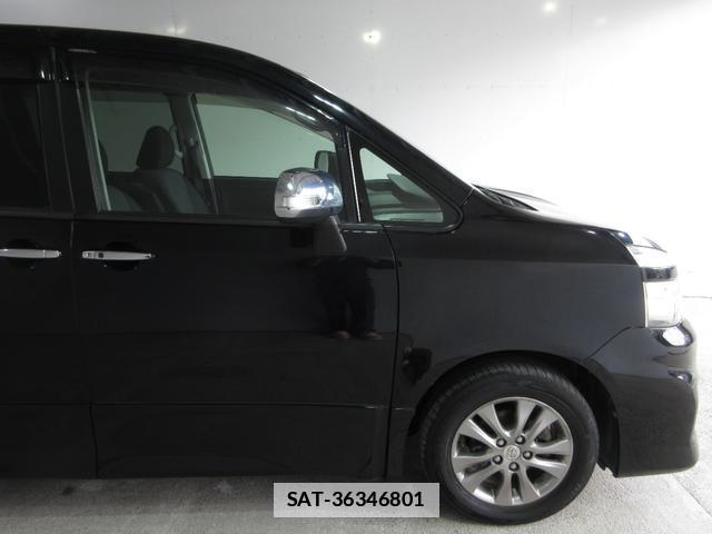 Toyota VOXY 2010-11 7818115-10