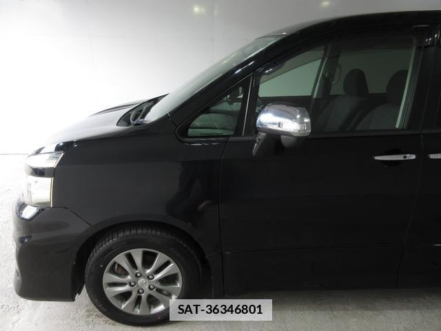 Toyota VOXY 2010-11 7818115-4