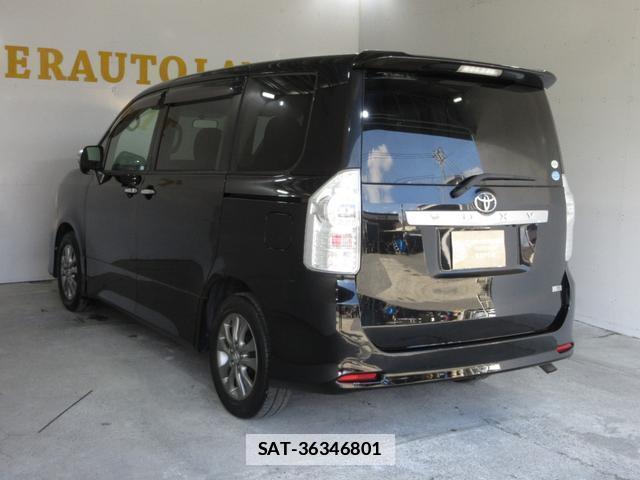 Toyota VOXY 2010-11 7818115-6