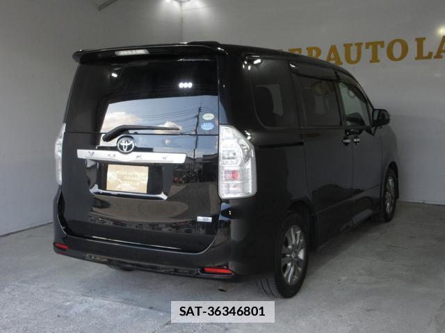 Toyota VOXY 2010-11 7818115-8