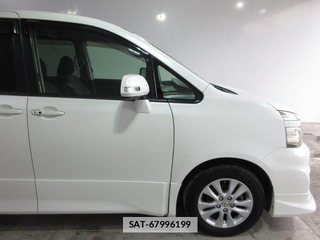 Toyota VOXY 2010-07 7818129-10