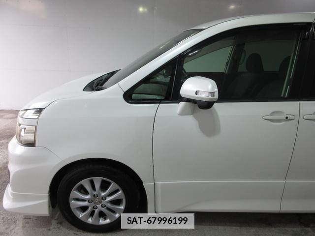 Toyota VOXY 2010-07 7818129-4