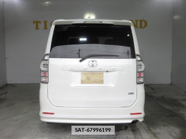 Toyota VOXY 2010-07 7818129-7